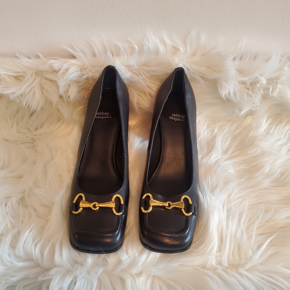 Block heel black covered shoe